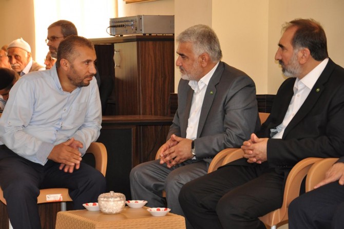 Yapıcıoğlu, Özkaya ailesine taziye ziyaretinde bulundu