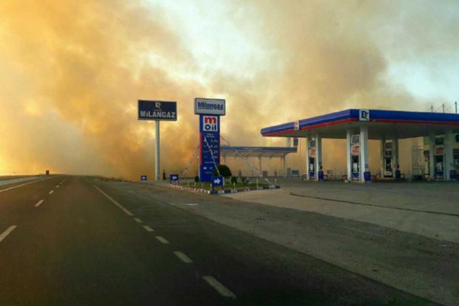 Batman-Diyarbakır Karayolunda benzin istasyonunun yakınındaki yangın korkuya neden oldu