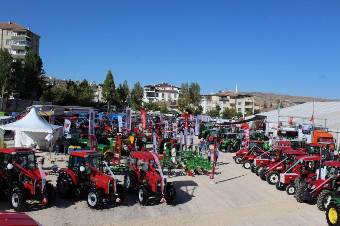 ​Elazığ’da ilk defa açılan tarım fuarına yoğun ilgi