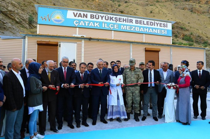Çatak'ta hayvan pazarı ve mezbaha açıldı