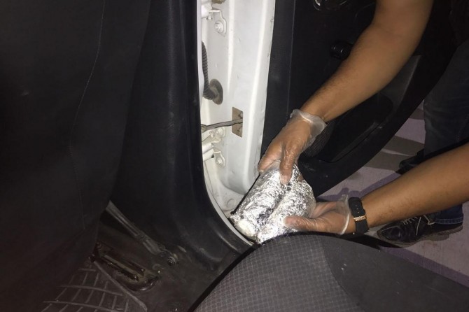 Otomobile gizlenmiş metamfetamin ele geçirildi