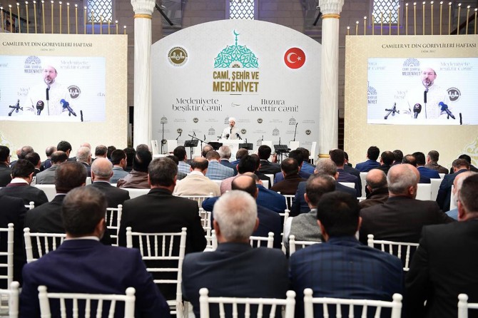 "Camiler bizi kardeşlik çizgisi etrafında buluşturur"