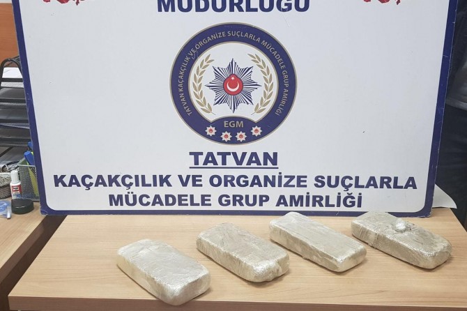 ​Bitlis'te durumundan şüphelenilen araçtan uyuşturucu çıktı