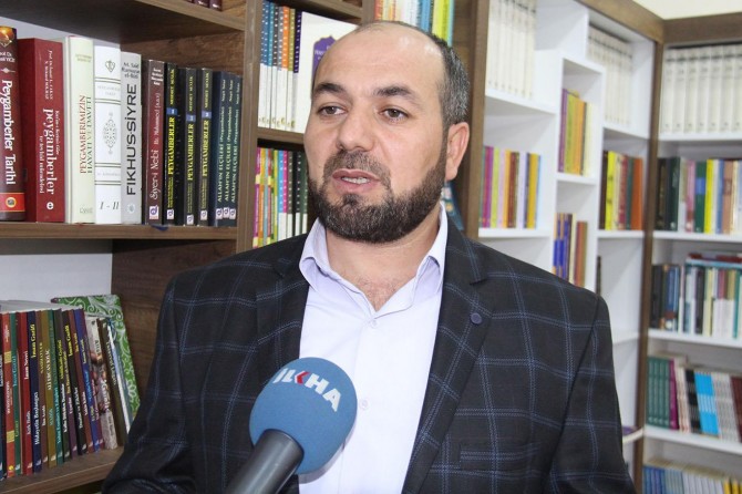 "Gençliği kitap okumaya yönlendirmemiz lazım"