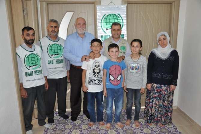 Umut Kervanı Batman’da yetim aileyi ev sahibi yaptı