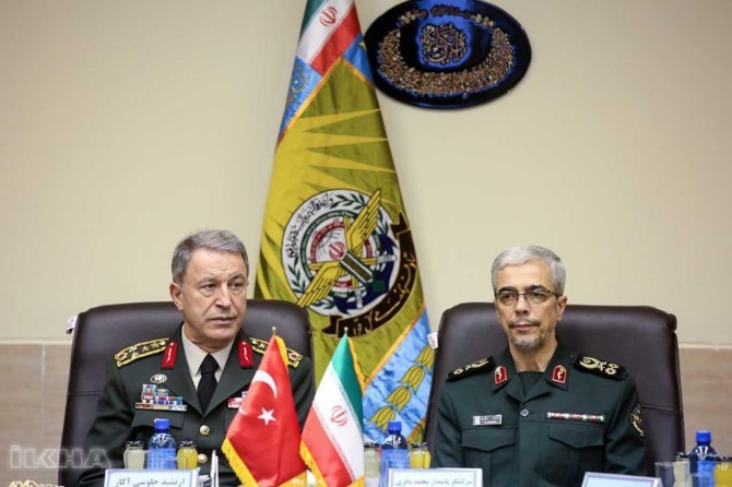 Turkish chief of staff Akar meet Iranian counterpart Bakıri