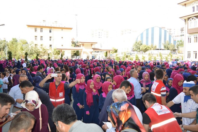 Siirt'te 2 bin öğrenciye aşure dağıtıldı