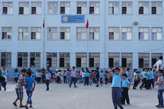 ​Gaziantep'te ilkokul öğrencisinin çantasında kurusıkı tabanca bulundu iddiası