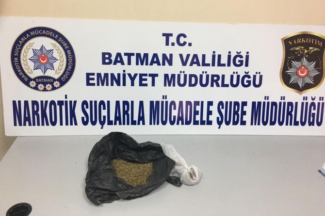 Küçük çocuğun üzerinde esrar bulundu