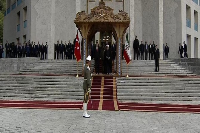 Cumhurbaşkanı Erdoğan İran'da resmi törenle karşılandı