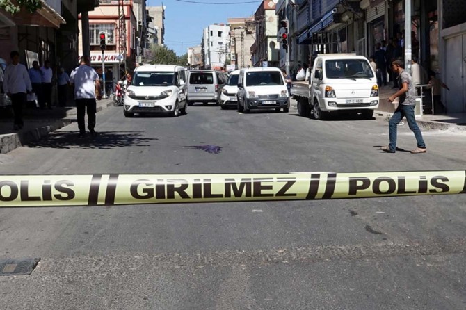 Arkadaşı tarafından sokak ortasında öldürüldü