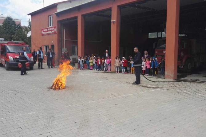 Okul öncesi öğrencilere itfaiye eğitimi verildi