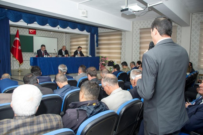 Vali Zorluoğlu Gevaş’ta muhtarlarla bir araya geldi