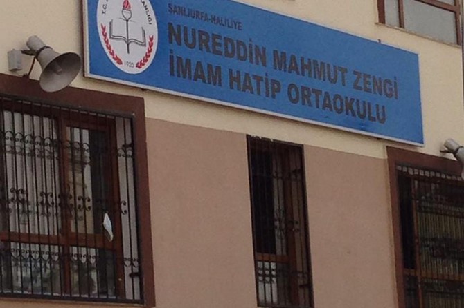 Kolu kapının arasında sıkışan öğrenciye 50 dikiş atıldı