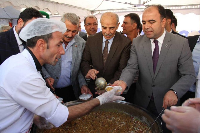 Şanlıurfa’da 20 bin kişiye aşure dağıtıldı