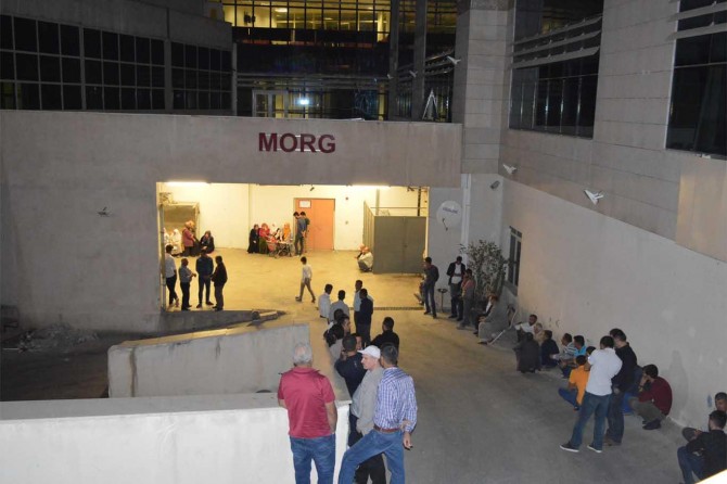 Kravatıyla kendini asarak intihar etti