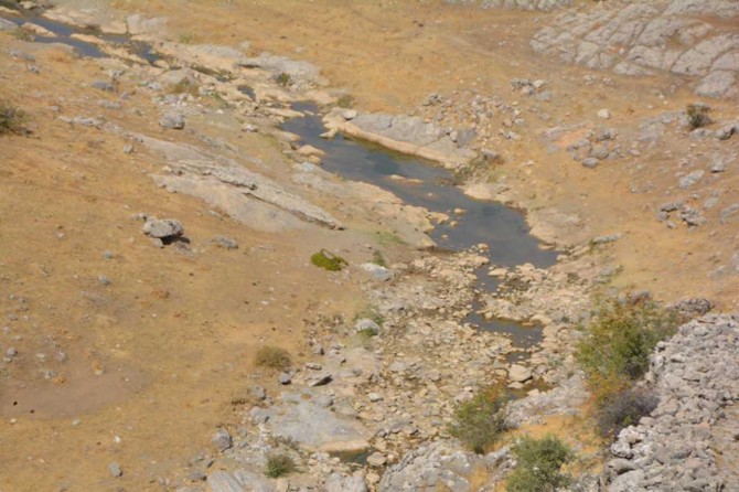Kuruyan dereler vatandaşları tedirgin ediyor