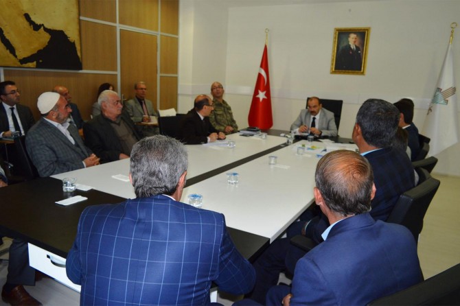Bitlis'te köy muhtarları sorunlarını vali Ustaoğlu'na aktardı