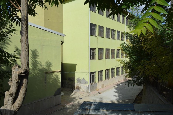 Uyuşturucu satıcıları okulları mesken tuttu