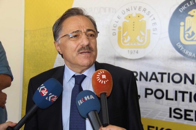 “Amerîkayî! Herin ji van deran, destê xwe ji van însanan bikşînin”