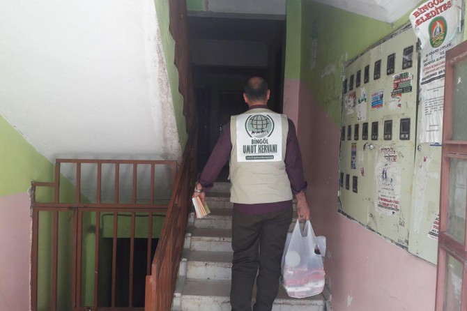 Umut Kervanından Bingöl'de 2 ayda 130 bin liralık yardım