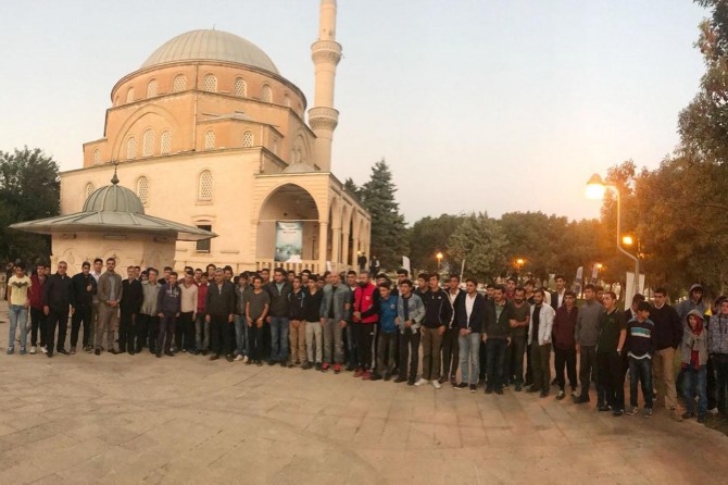 Batman'da gençler sabah namazında buluştu