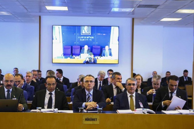 Motor vehicle tax decreases from 40 percent to 25