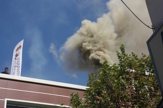 Adıyaman'da tutuşan baca korkulu anlar yaşattı