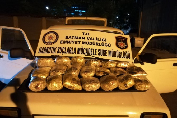 Batman’da esrar ve gümrük kaçağı sigara ele geçirildi
