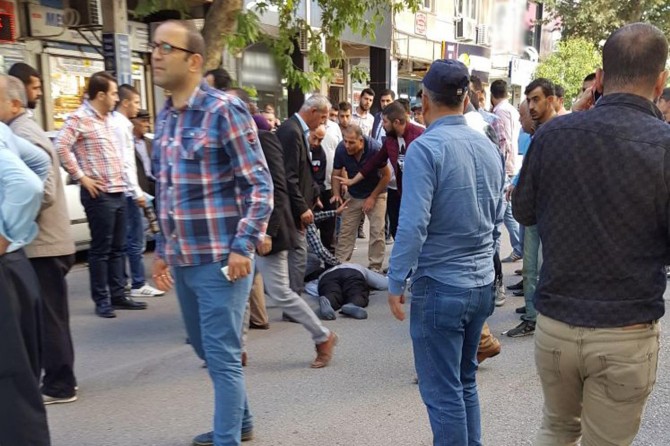 Resmi kuruma ait aracın çarptığı adam yaralandı