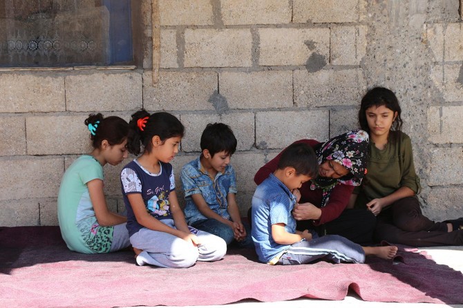 Kırtasiye malzemesi olmayan 5 kardeş okula gidemiyor
