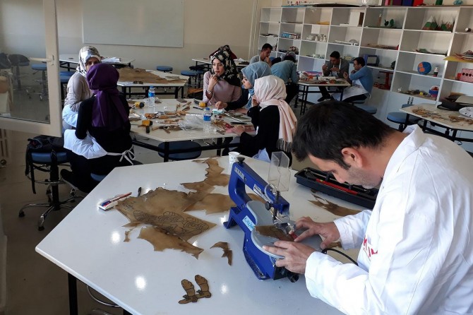 Karagöz-Hacivat tasvirleri Muş'ta yaşatılıyor