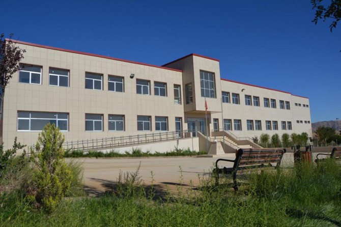 Yapımı tamamlanan MYO iki yıldır bekliyor