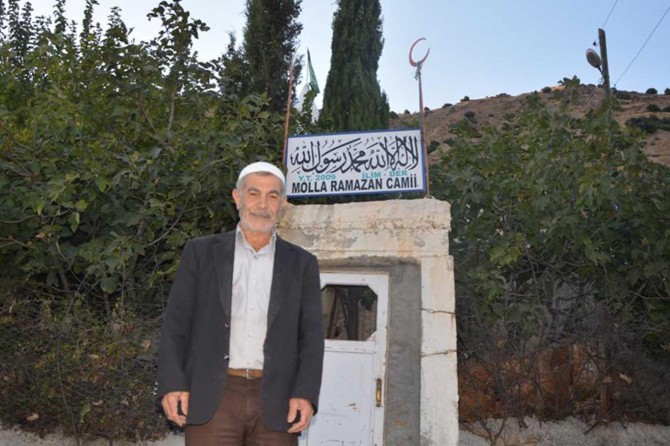 Yolcular için arazisini bağışlayıp cami yaptırdı