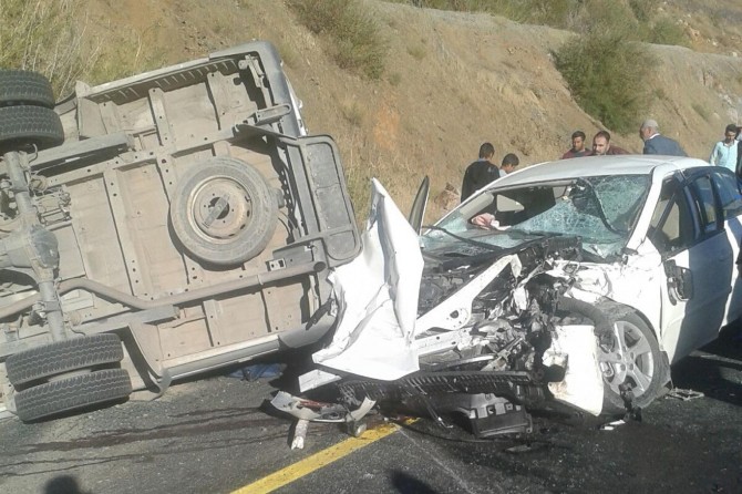 Öğrenci servisi ile otomobil çarpıştı: Bir ölü 22 yaralı