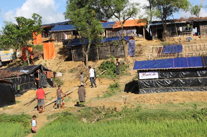 Avrupa Yetim-Der ve IHO EBRAR’dan Arakanlılara çadır ev