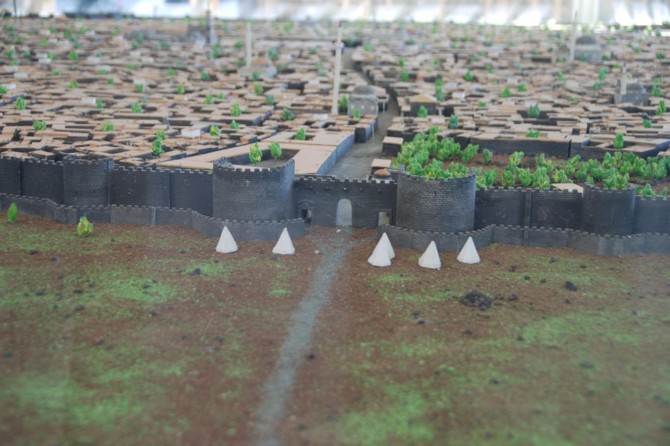 Diyarbakır’ın sembollerini taşlara işliyor