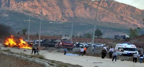 Tunceli'de bombalı araç patlatıldı: 8 ölü