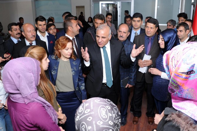 Vali Zorluoğlu öğrencilerle bir araya geldi