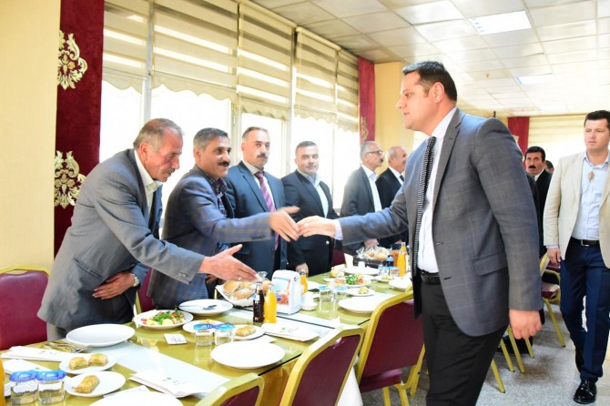 ​​Van İpekyolu Kaymakamı Cemil Öztürk muhtarlarla bir araya geldi