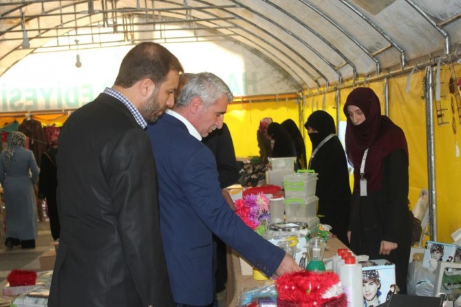 ​HÜDA PAR heyeti Şanlıurfa'da fakir aileler yararına açılan kermesi ziyaret etti