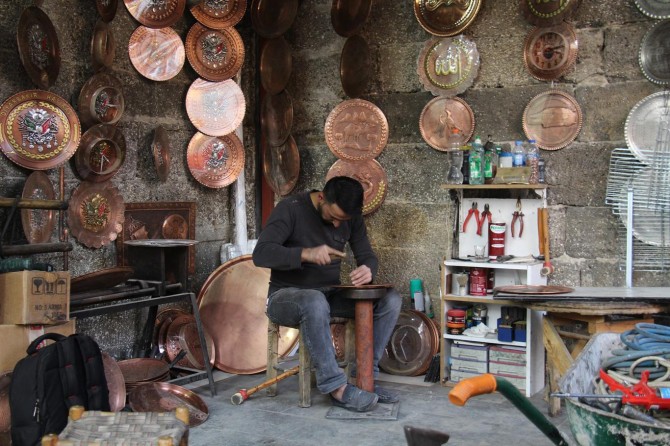 Bakır levhaları eşsiz tabloya dönüştürüyor