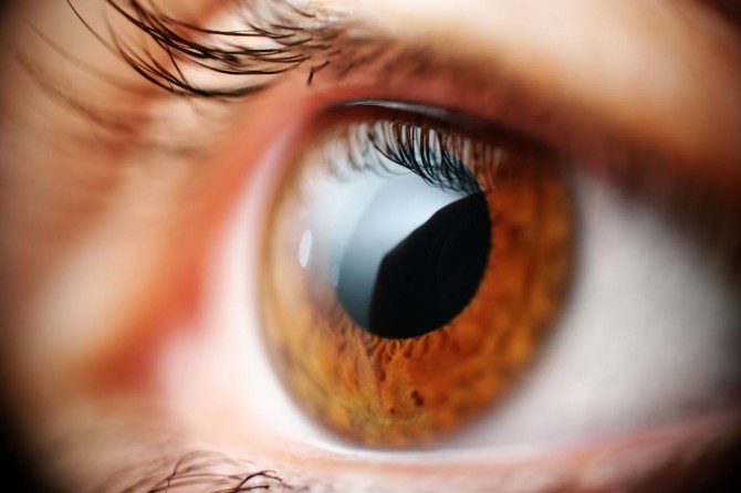 40 yaşından sonra yılda bir kez göz kontrolü yaptırın