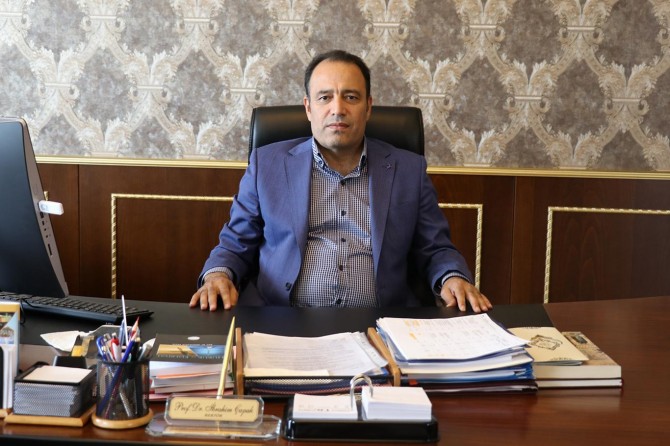 ​"Bütün diller Allah’ın varlığına işarettir"