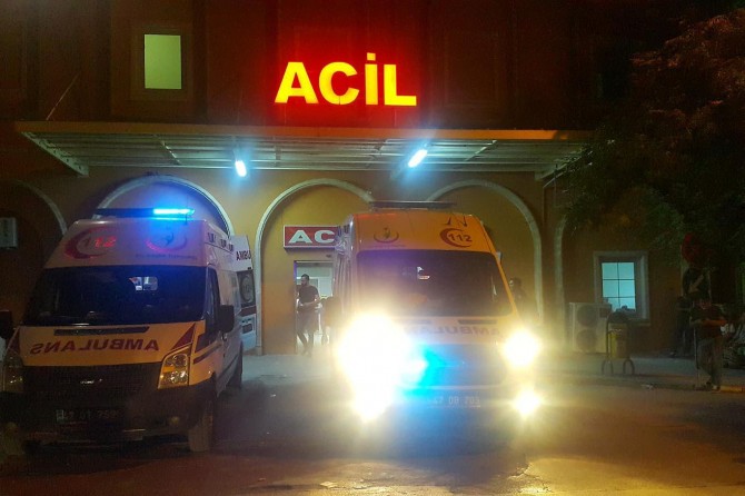 Kızıltepe'de kamyonet ile motosiklet çarpıştı: Biri ağır 2 yaralı