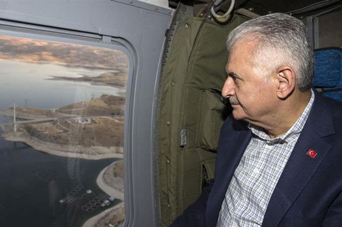 Başbakan Yıldırım helikopterden köprü inceledi