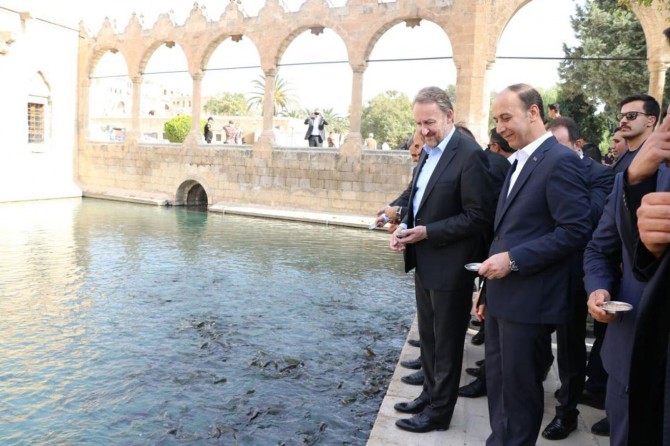 Bakîr Îzzetbegovîç Rihayê ziyaret kir