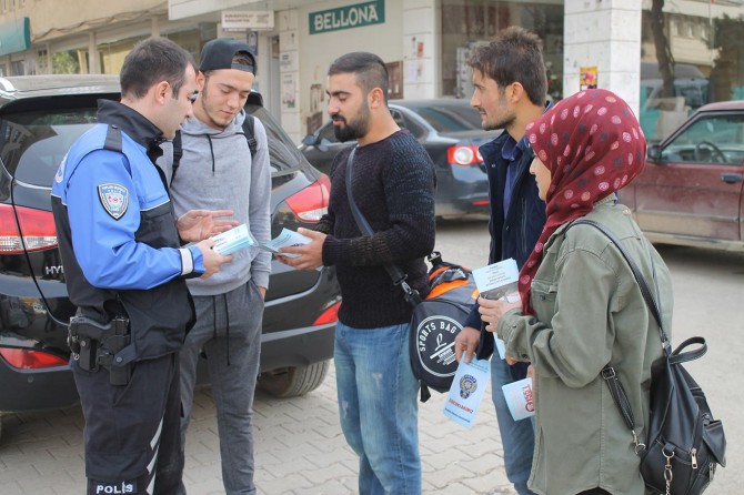 Muş'ta polis vatandaşları dilenciler konusunda bilgilendirdi