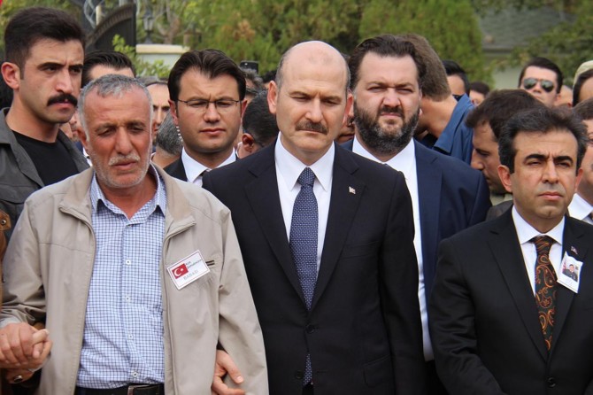 İçişleri Bakanı Süleyman Soylu, uzman onbaşının cenaze törenine katıldı