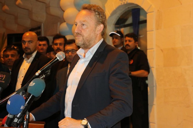 "Aliya İzzetbegoviç, İslamiyet’in bayrağını taşıyan bir insandı"